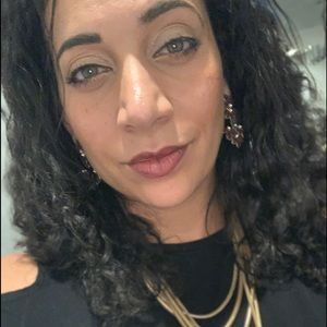 Meet your Posher, Tia